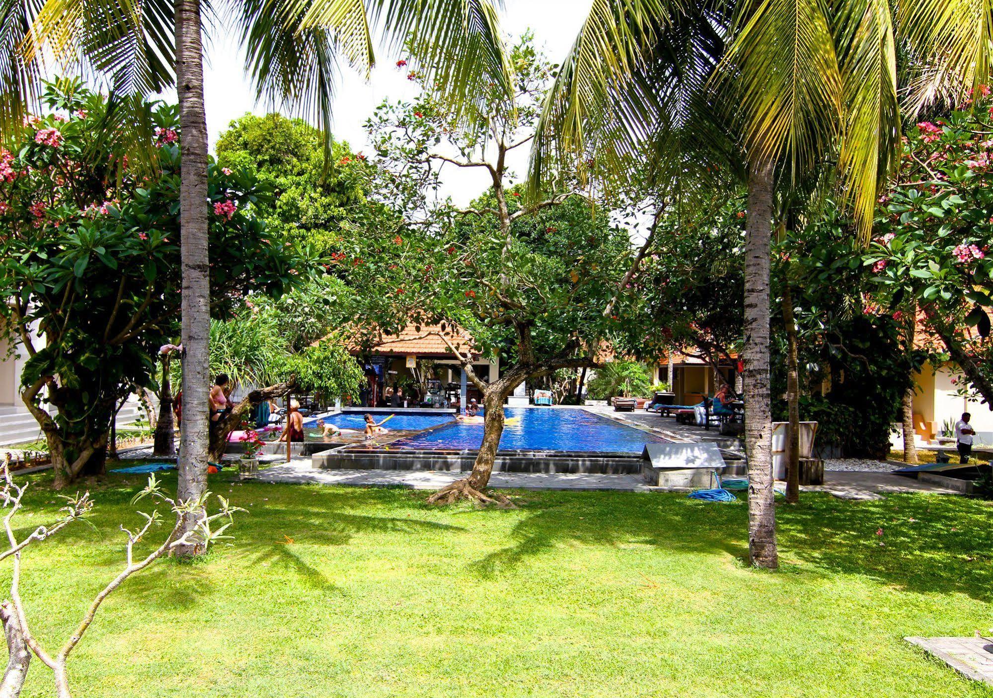 New Garden View Resort Legian Exteriör bild